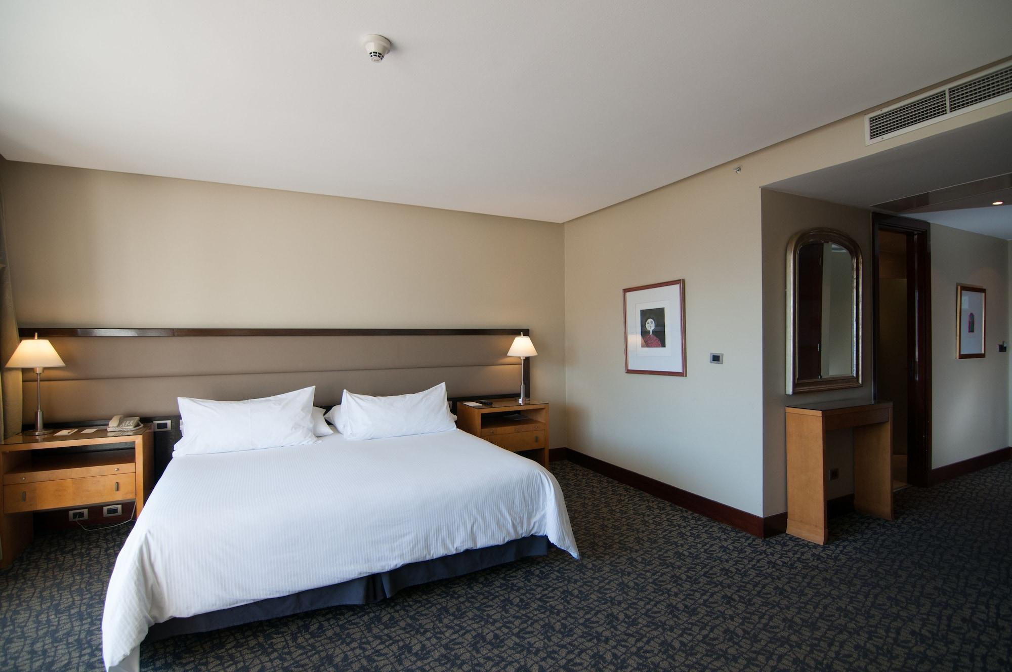 Enjoy Vina Del Mar Hotel Екстериор снимка A room at the Hilton Johannesburg