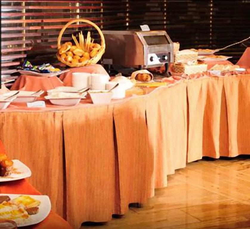 Enjoy Vina Del Mar Hotel Екстериор снимка A table with a table skirting
