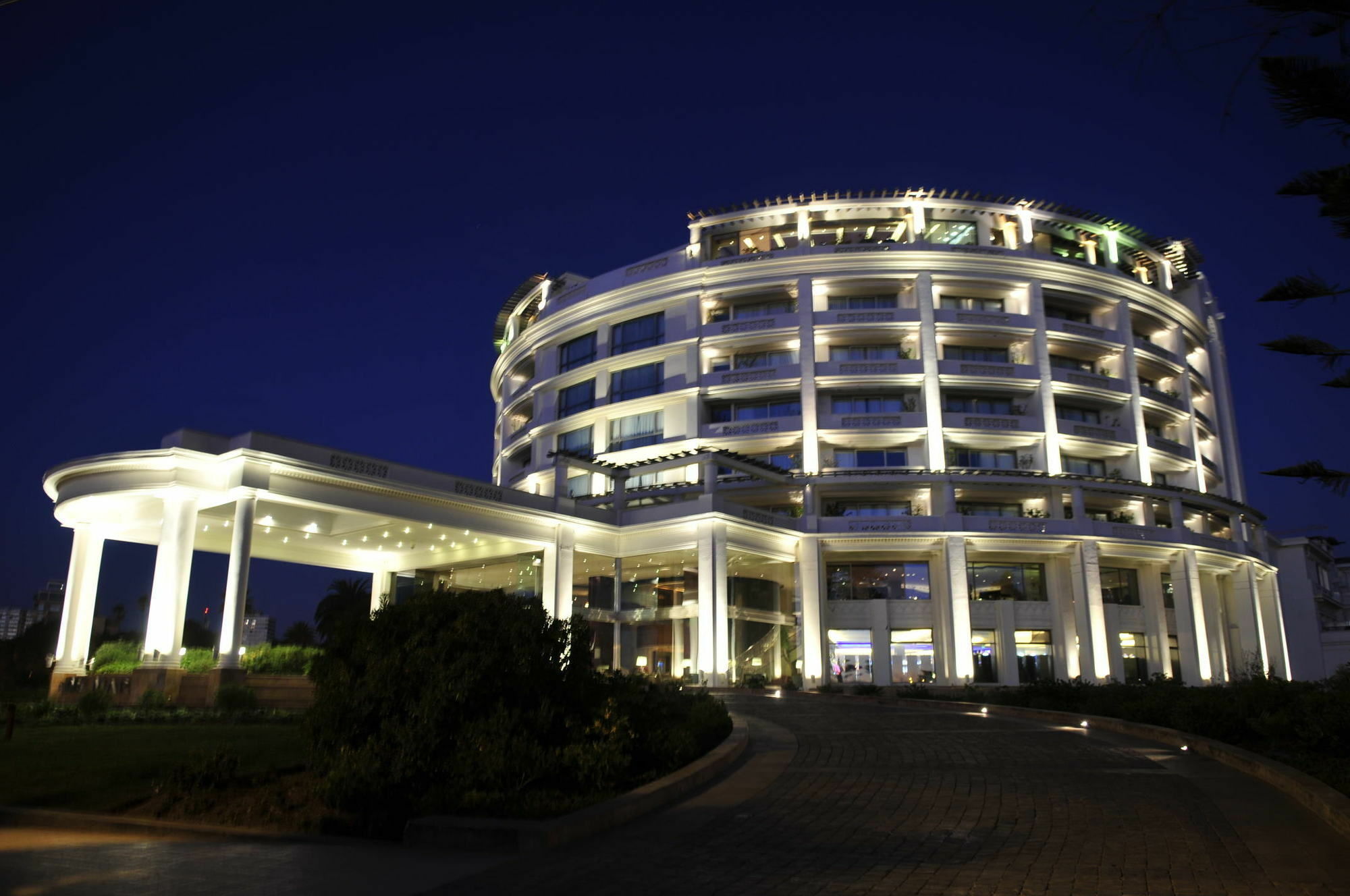 Enjoy Vina Del Mar Hotel Екстериор снимка The hotel at night